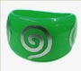 Zielona bransoletka z ozdobnymi spiralami